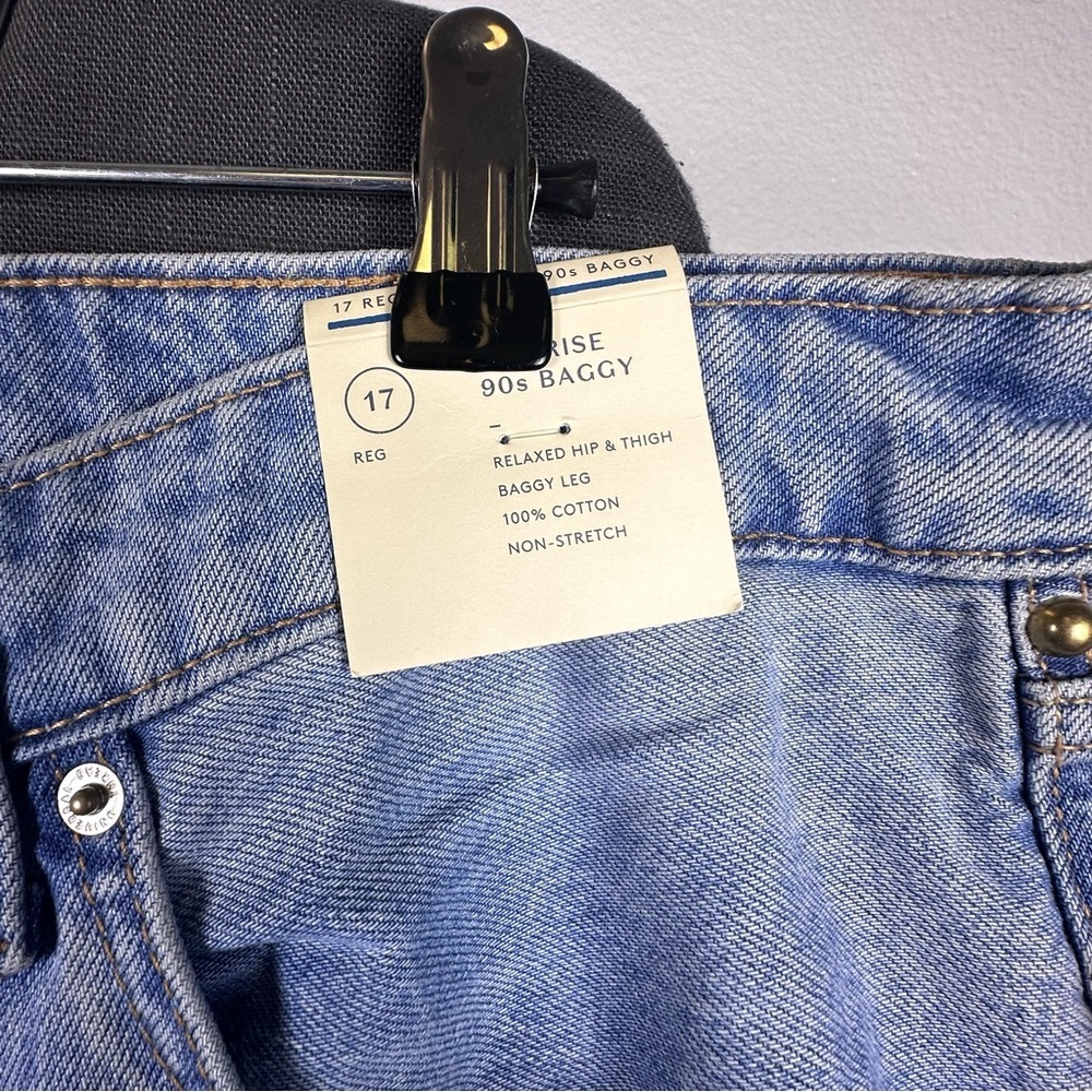 Universal Thread Sky Blue Relaxed‎ Jeans - Picture 4 of 8
